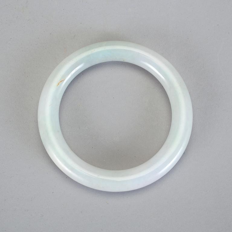 ARMRING, nefrit, troligen 1900-tal.