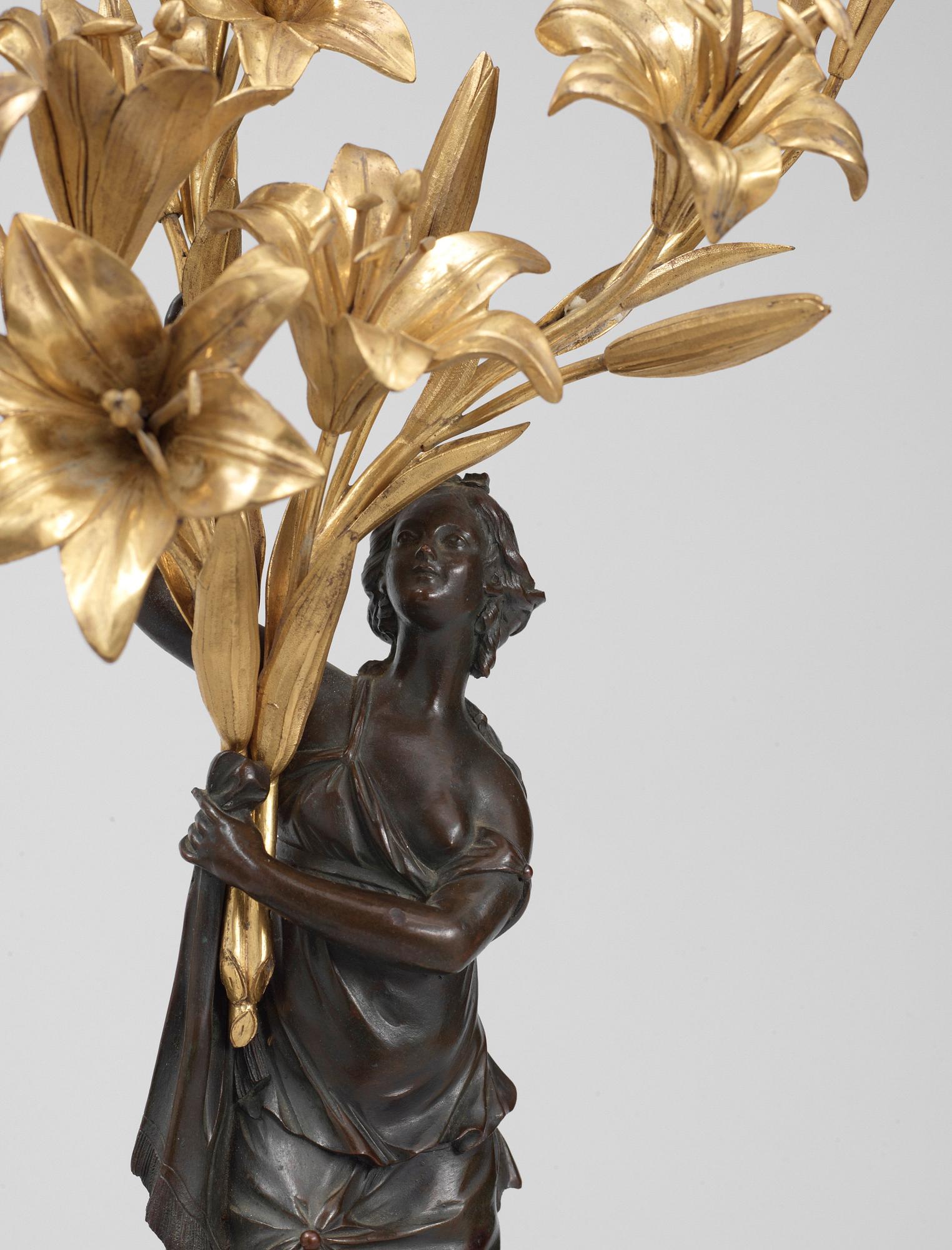 KANDELABRAR, för två ljus, ett par. Frankrike, 1700-talets slut. Louis XVI.