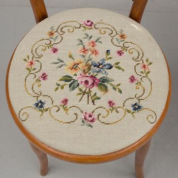 STOLAR, två stycken, Thonet, 1900-talets början.