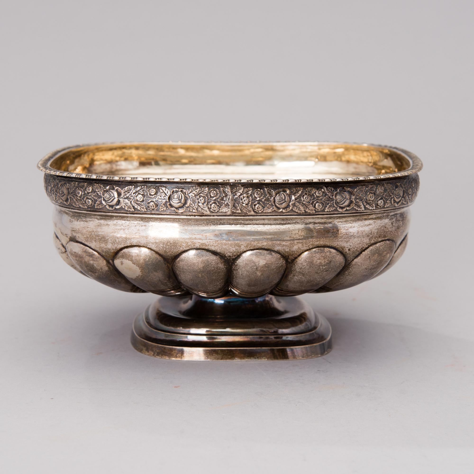 A RUSSIAN SILVER BOWL, Carl Savary, St:Petersburg 1830.