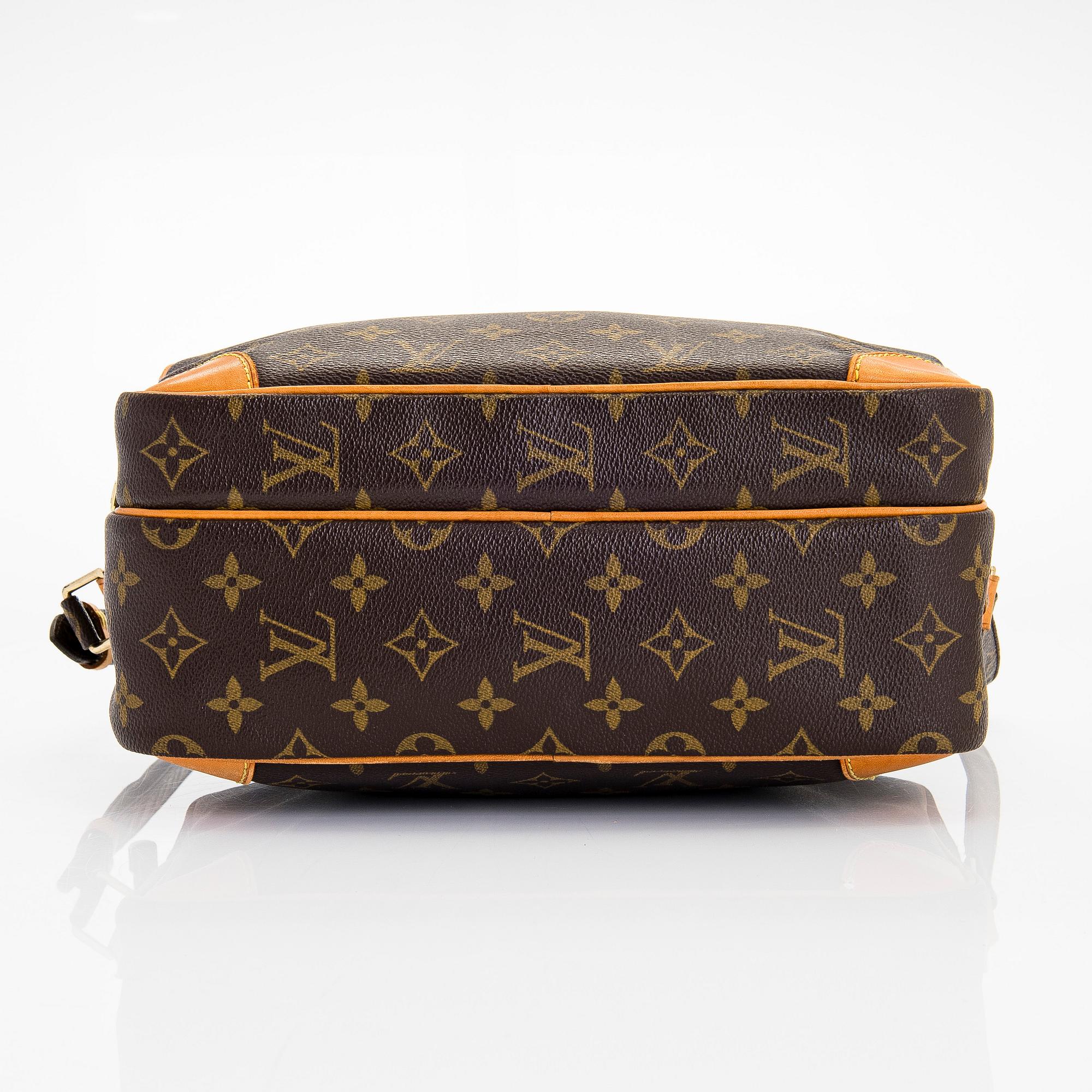 Louis Vuitton, a Monogram Canvas 'Nile 28' shoulder bag.