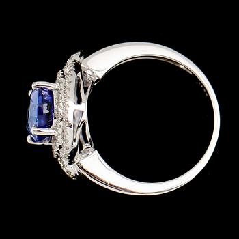 RING, 18 k vitguld, tanzanit ca 3.60 ct, briljantslipade diamanter tot ca 0.31 ct.
