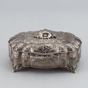 A silver box, Italy 1930-40s and with swedish import mark.