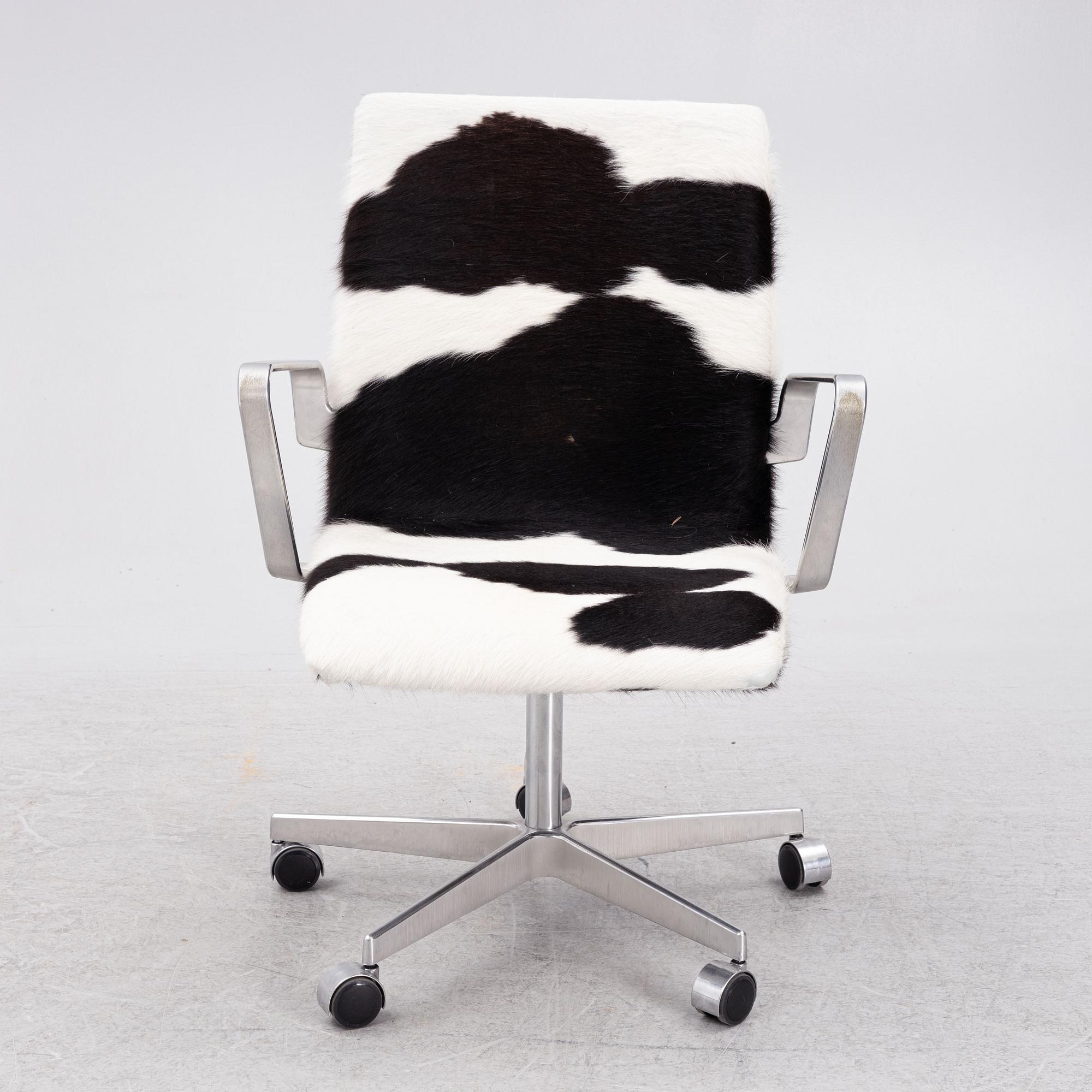 Arne Jacobsen, an 'Oxford' chair, Republic of Fritz Hansen, dated 2008.