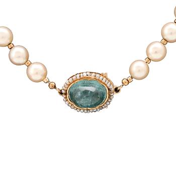 A necklace of cultured pearls, clasp of 18K gold, cabochon cut aquamarine and seed pearls, Atelier Ajour Stockholm 1963.
