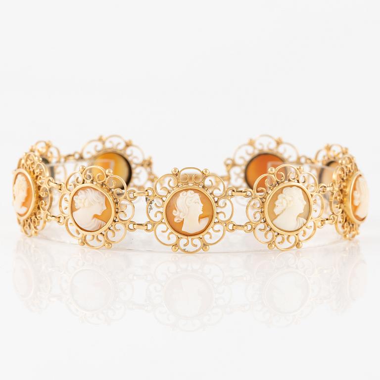 Armband, 18K guld med snäckskalscamé.