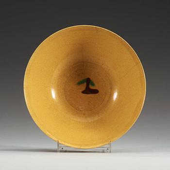 A yellow, aubergine and green glazed bisquit bowl, Qing dynasty, Kangxi (1662-1722).