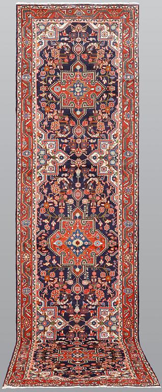 Gallerimatta, Mehraban, ca 396 x 104 cm.