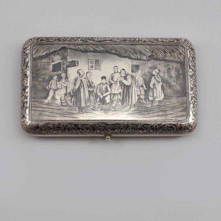 CIGARETTETUI, silver, Ryssland, 1871, vikt 203 gram.