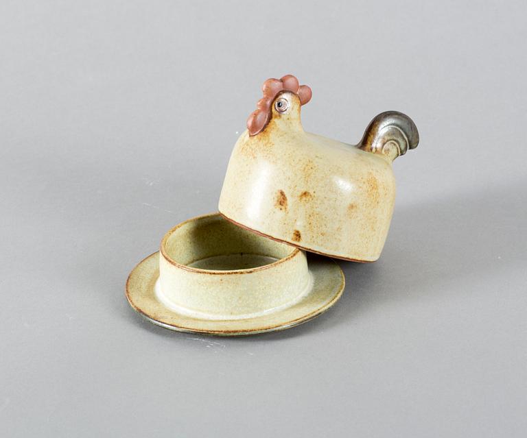 SMÖRHÖNA, 2 delar, Lisa Larson,  etikettmärkt. 1900-talets andra hälft.