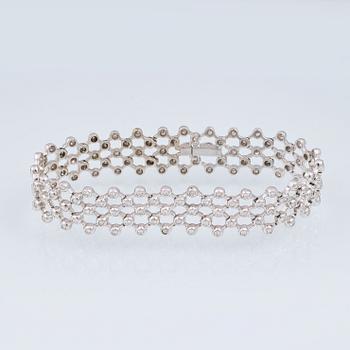 ARMBAND, 18K vitguld med briljantslipade diamanter ca 3.00 ct. Vikt 25,4 gram.