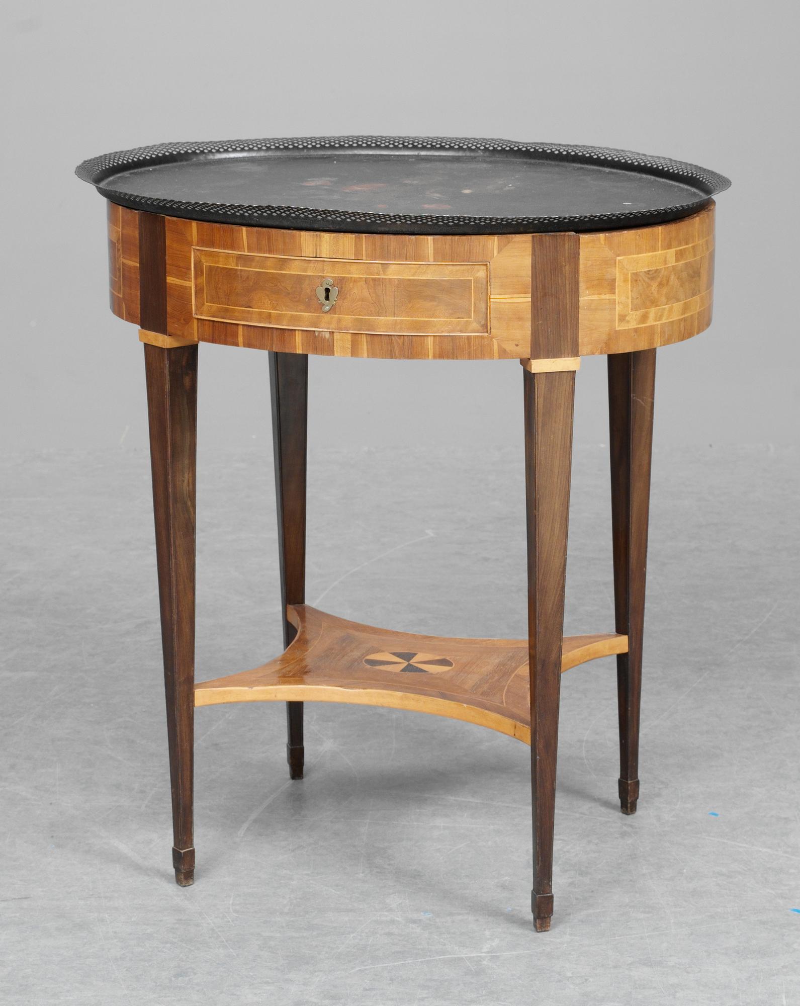 BRICKBORD. Gustavianskt.