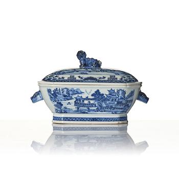 Tureen, porcelain, China, Qianlong (1736-95).