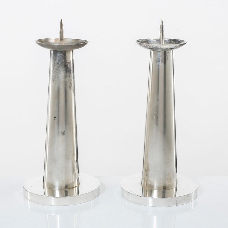 Åke Strömdahl, A pair of Swedish sterling silver candlesticks, company Hugo Strömdahl AB, Stockholm 1955.
