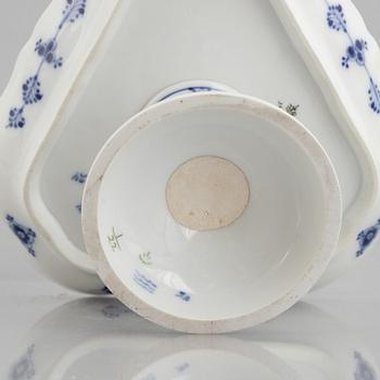 A 'Blue Fluted' porcelain centerpiece bowl, Royal Copenhagen, model 22 / 28, 1893-1900.