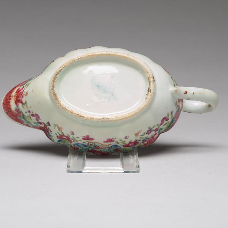 A pair of export porcelain famille rose sauce boats, Qing dynasty, 18th century.