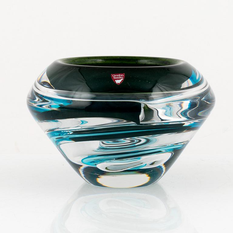 Lars Hellsten, a glass bowl, signed. Orrefors.