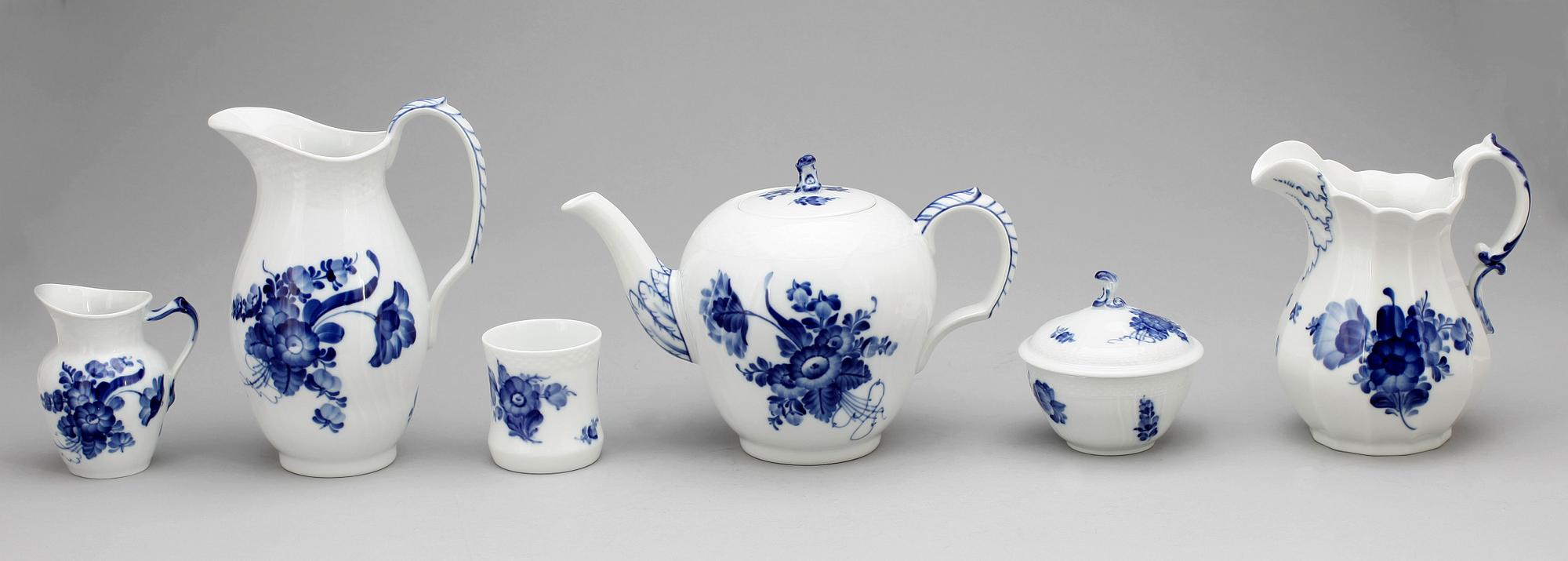 KAFFESERVIS, 57 delar, "Blå blomst", Royal Copenhagen.