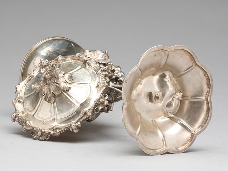 KALK med LOCK, låghaltigt silver (12 lötz), 1800-talets slut, vikt ca 860g.