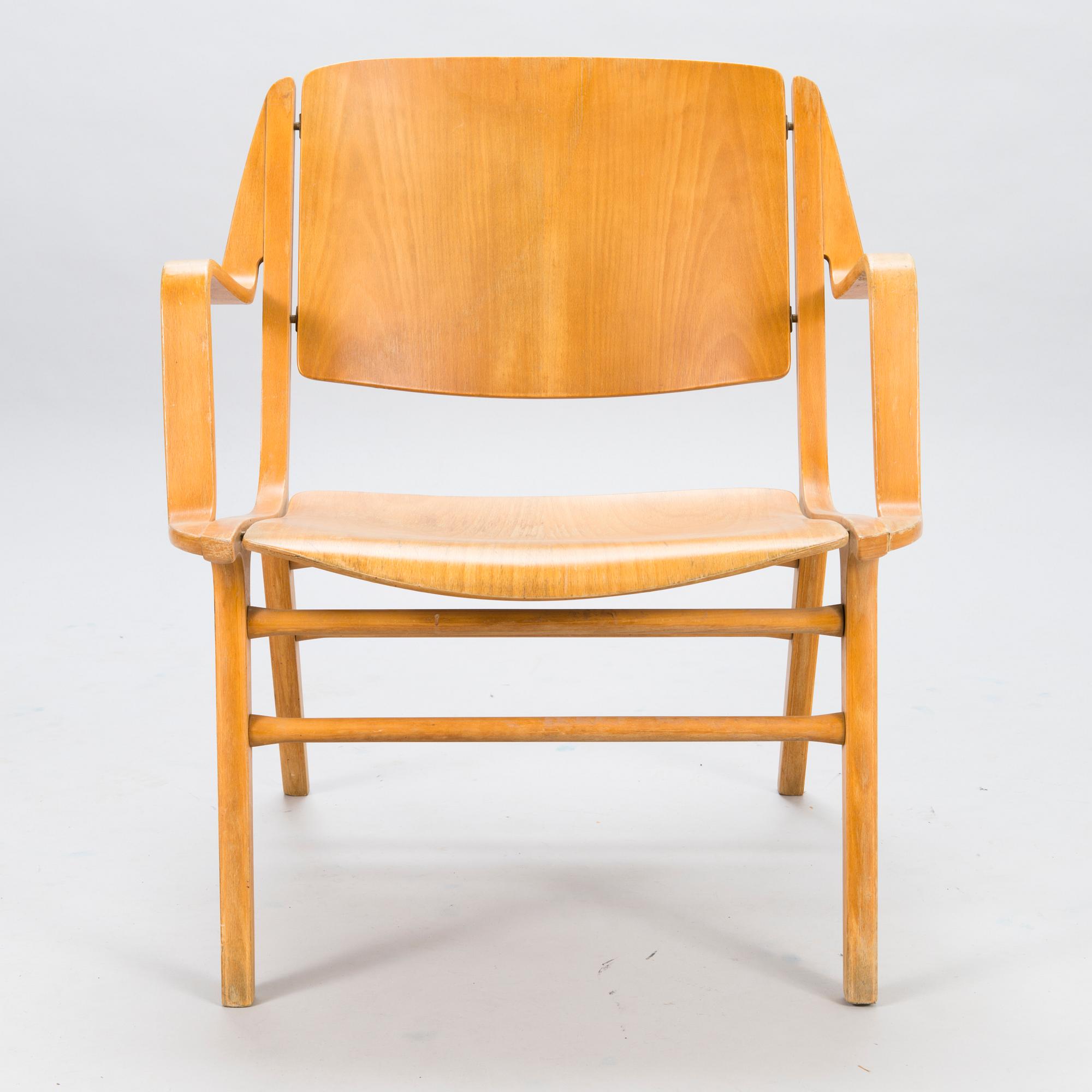 PETER HVIDT & ORLA MØLGAARD NIELSEN, karmstol, "Ax-stolen", Fritz Hansen, Danmark. Modellen formgiven 1950.