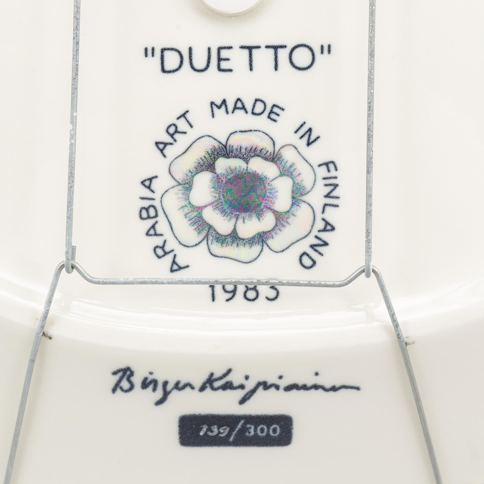 A ceramic plate, 'Duetto', by Birger Kaipiainen, Arabia Art 1983. Signed and numbered 139/300.