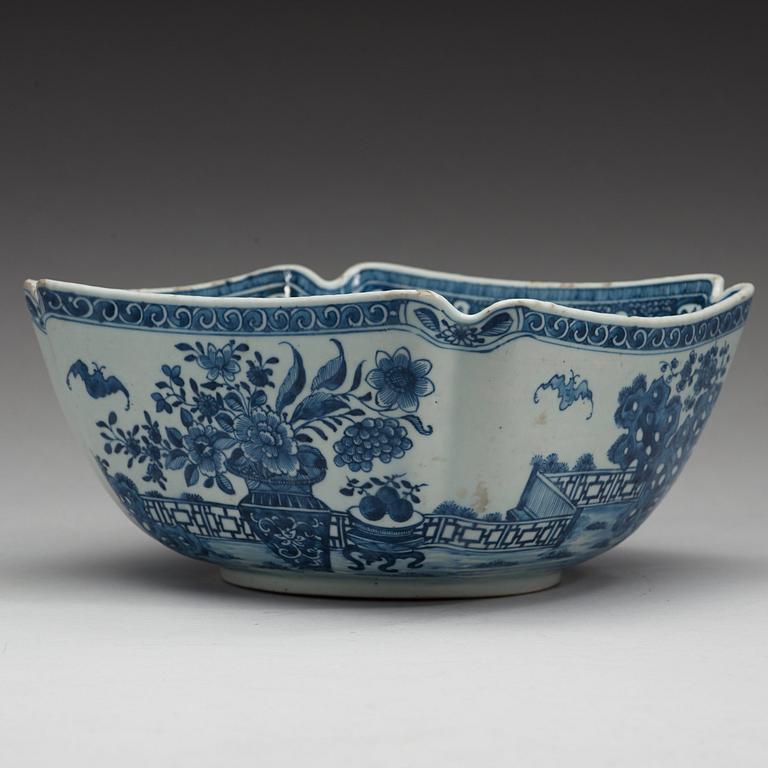 SKÅL, kompaniporslin. Qingdynastin, Qianlong (1736-95).