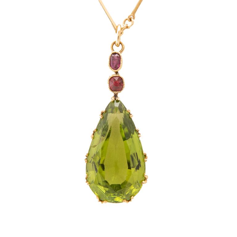 Ateljé Stigbert, necklace in 18K gold with a pear-shaped peridot and faceted rubies, Heribert Engelbert Stockholm 1948.