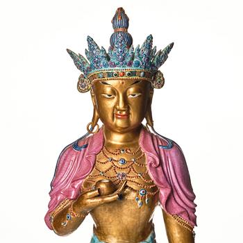 Bodhisattva, porslin. Qingdynastin med Yongzhengs märke.