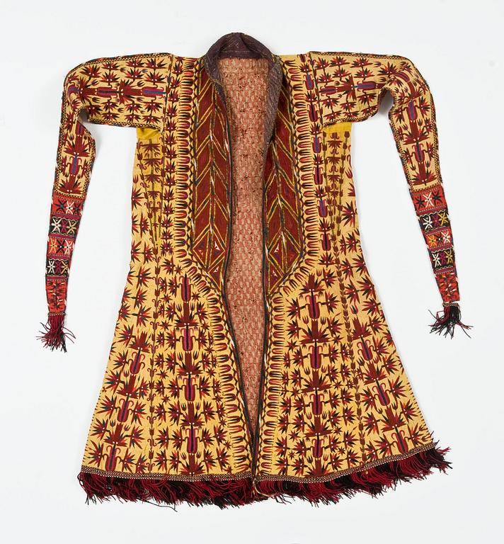 KVINNOROCK (Chyrpy), siden. Höjd 96 cm. Tekke, Turkmenistan 1800-tal.