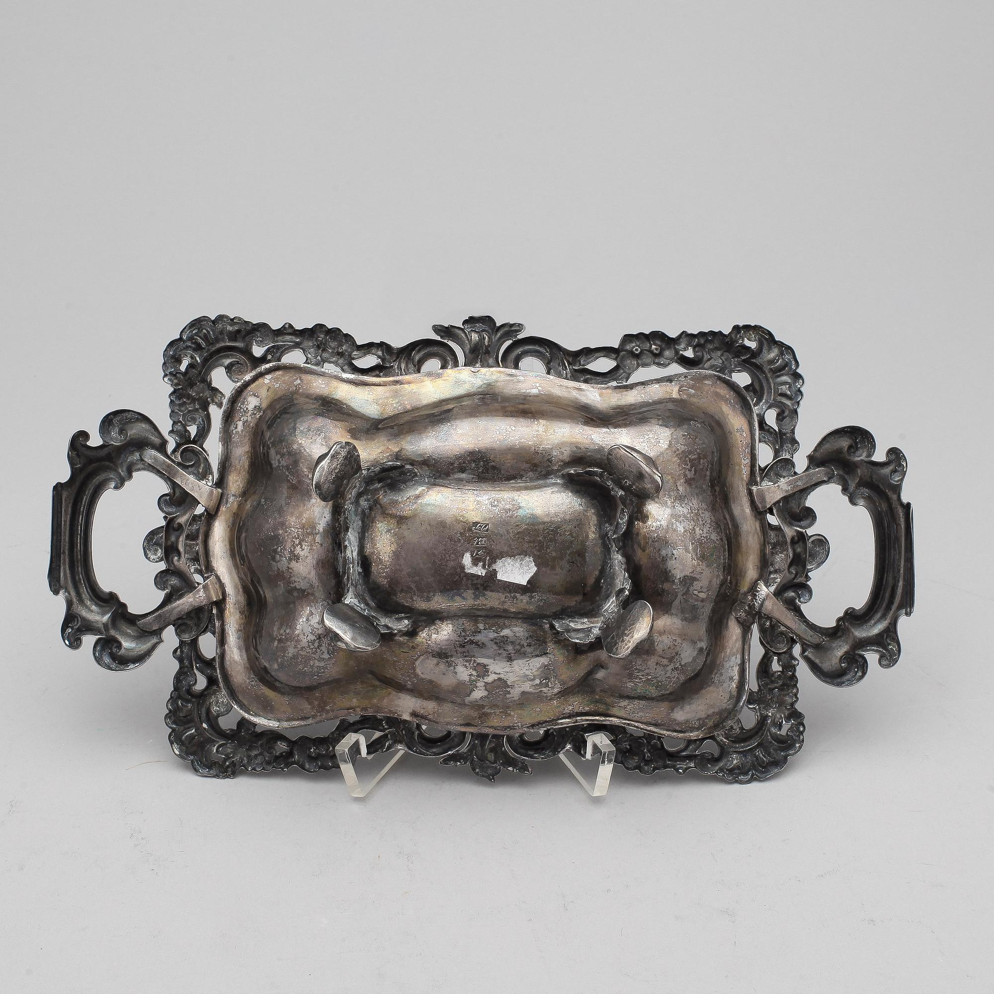 BRÖDKORG. Silver. Nyrokoko, 1800-talets andra hälft. Ca 165 g.