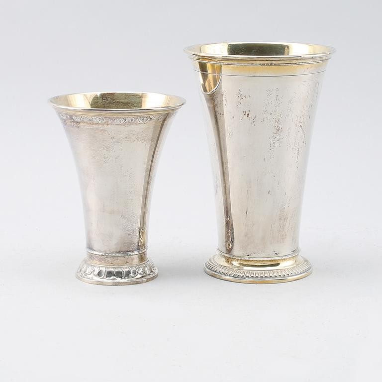 BÄGARE, 2 st, silver, CG Hallberg och GAB, Stockholm 1941 och 1939. Vikt ca 464 gram.