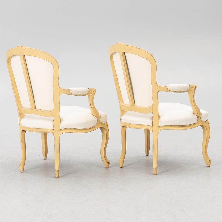 Karmstolar, ett par, Louis XV-stil, 1900-talets andra hälft.