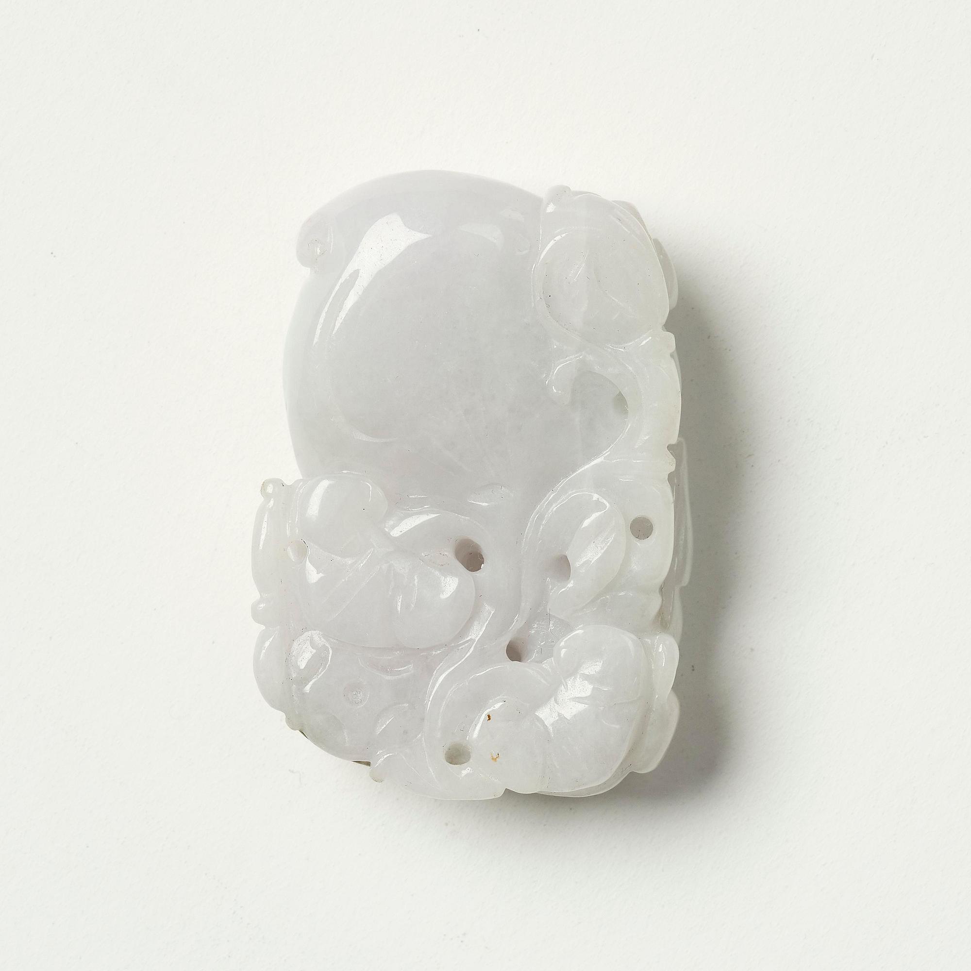 A jade sculpture of a peach, 20th Century.