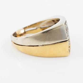 Ring in 18K gold in two colours with eight-cut diamonds.