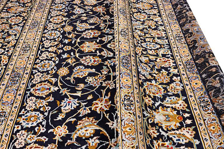 A Kashan carpet, c. 413 x 308 cm.