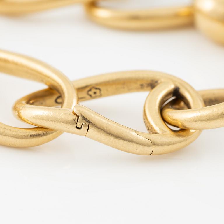 Charlotte Lynggaard, Ole Lynggaard, armband, 18K guld med berlocker i form av elefant, stjärna och hjärta.