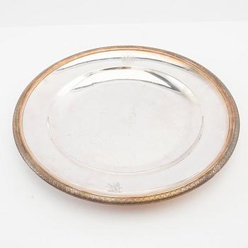 Serving platter with lid by Christofle Paris and four deep plates by Joseph Rodgers & Sons Sheffield, silver-plated, early 20th century.