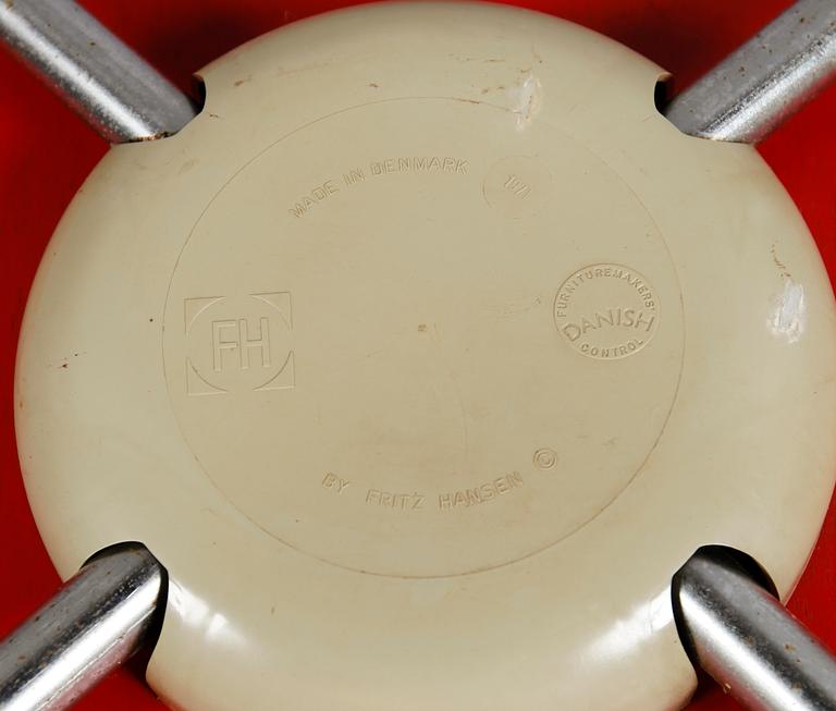 STOLAR, 2 st, Sjuan, Arne Jacobsen för Fritz Hansen, 1971 samt 1970.