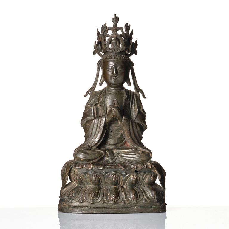 A bronze scultpure of Guanyin, Ming dynasty (1368-1644).