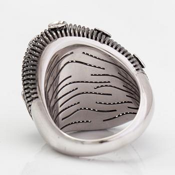 An 18K white gold ring with diamonds ca. 0.31 ct in total.