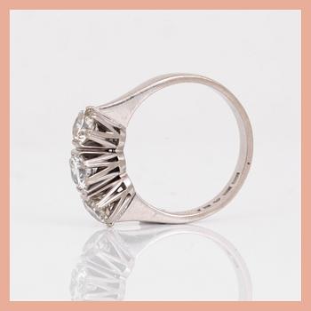 RING, 18K vitguld med diamanter, tot ca 2,15 ct, Rolf Sonderegger, Köping, 1990. Total vikt ca 6,63 g.