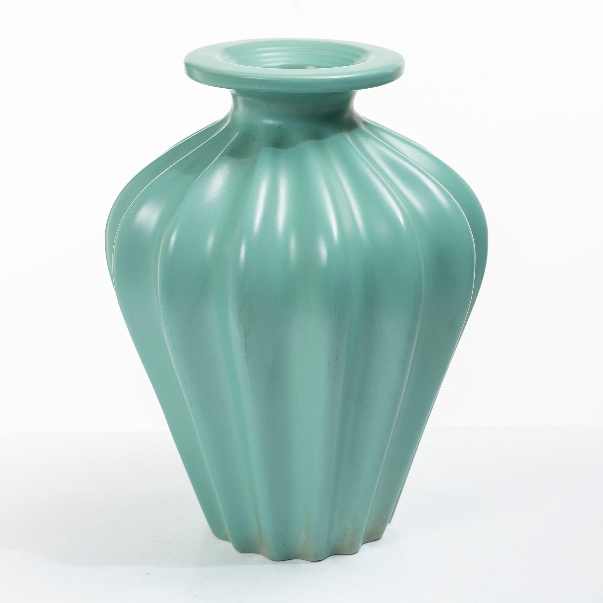 Ewald Dahlskog, A vase, Bo Fajans, 1940s.