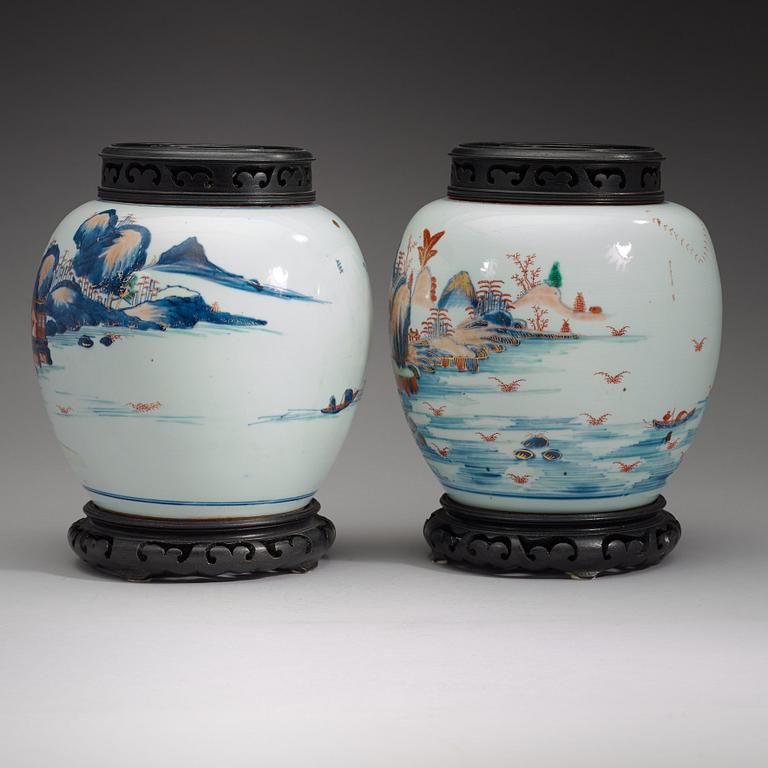 A pair of imari-verte jars, Qing dynasty, 18th Century.