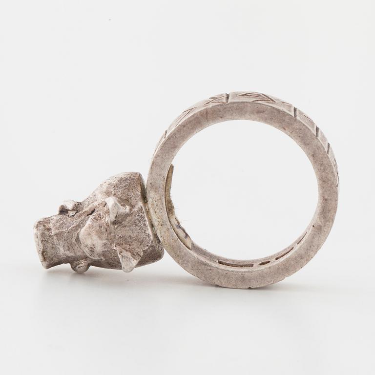 ERNST BILLGREN, Stockholm, 2002, a ring.