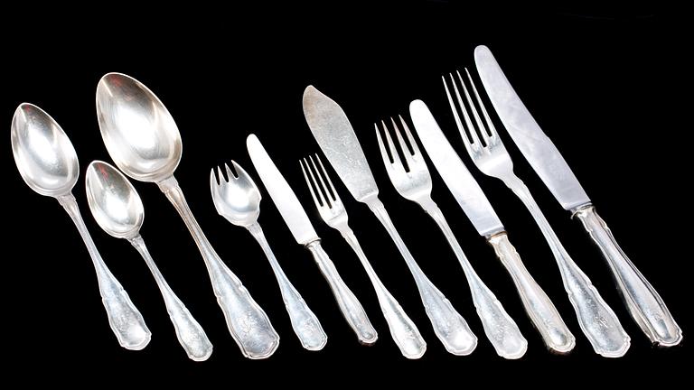 BESTICKUPPSÄTTNING, ca 139 delar. Silver. Importstämplade bla Oscar Sjögren, Göteborg. 1900-tal. Ca 6400g inkl stålblad.