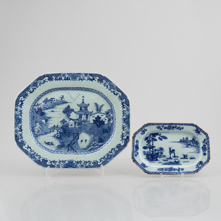 Two blue and white export porcelain serving dishes, China, Qianlong (1736-95).