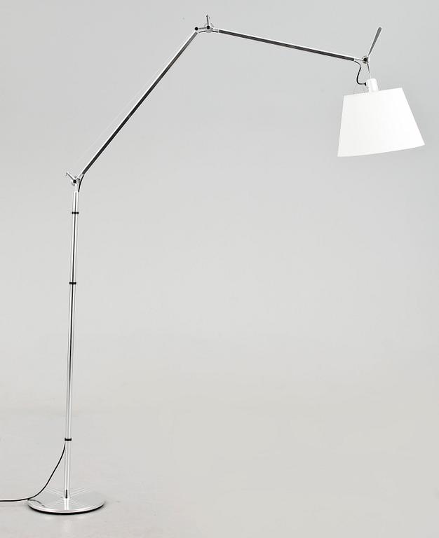 GOLVLAMPA, metall. Artemide, Tolomeo Bord, design: Michele De Lucchi, Giancarlo Fassina. H ca 390.