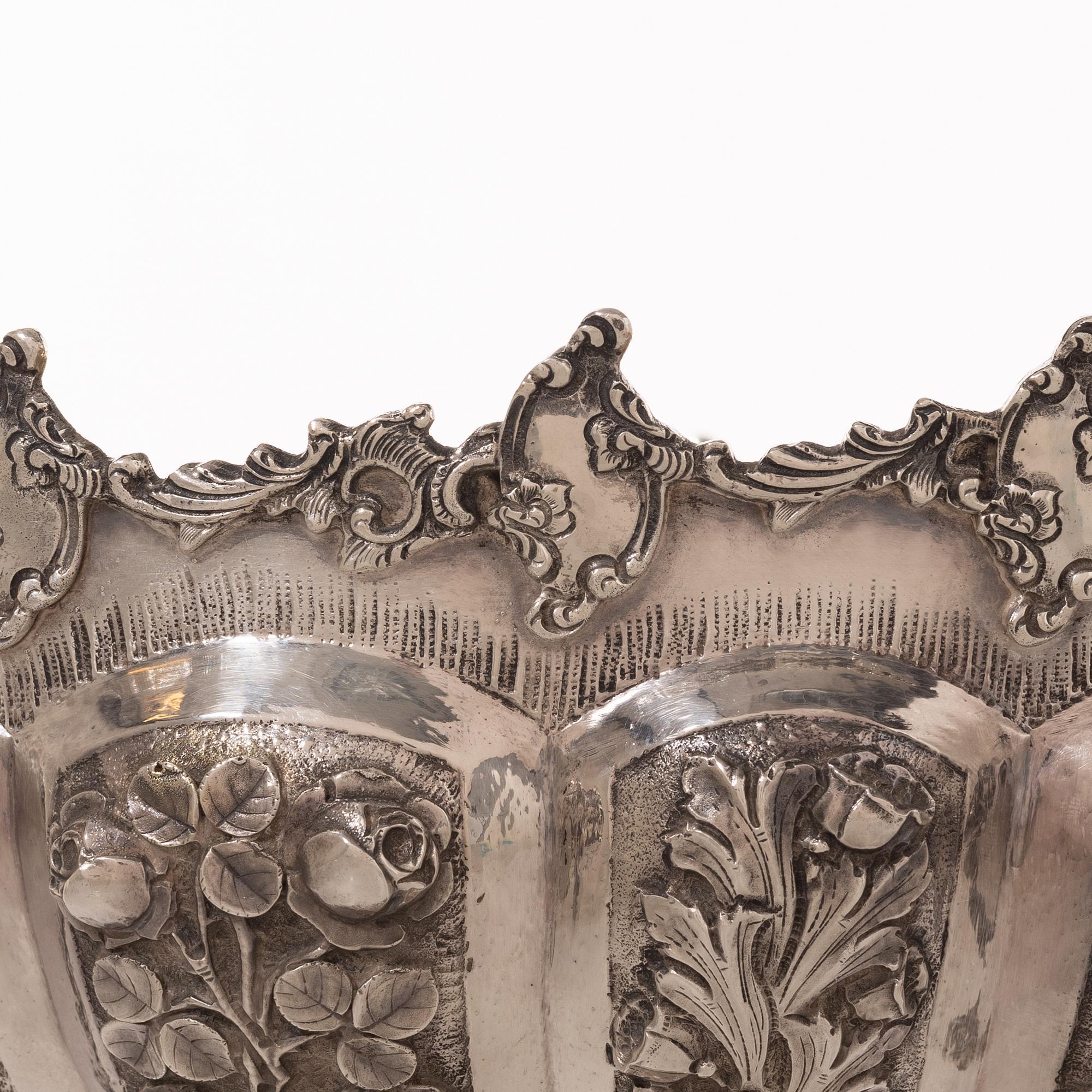 Decorative bowl, sterling silver, 20th century.