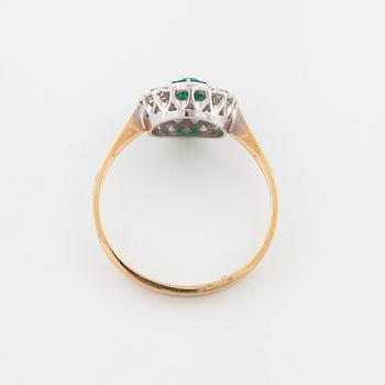 RING, med smaragd samt åttkantslipade diamanter, importstämplad.