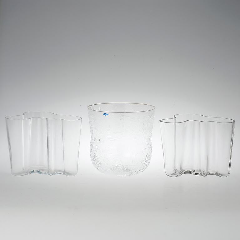 VASER, 3 st, glas, Alvar Aalto Iittala, "Savoy" och Oiva Toikka, Nuutajärvi Notsjö, "Fauna".